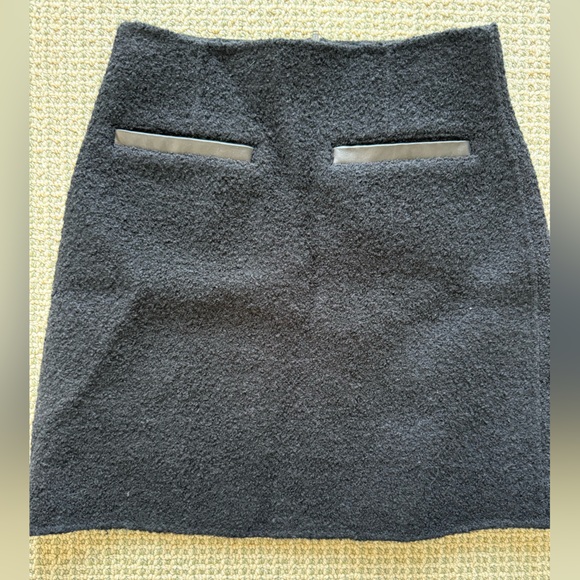 Theory Black Wool and Leather Mini Skirt Size 4 with mink pockets - Picture 6 of 9